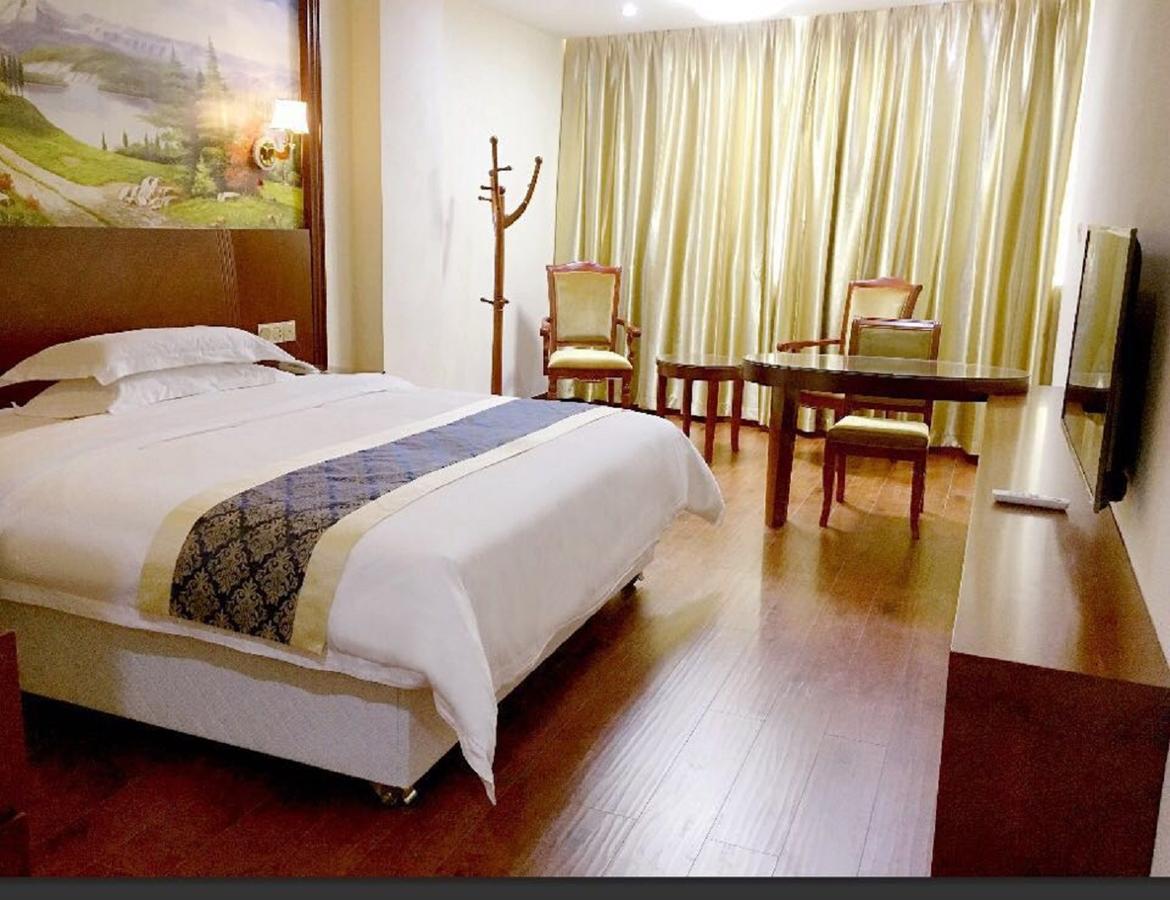Longhui Business Hotel Huizhou  Extérieur photo