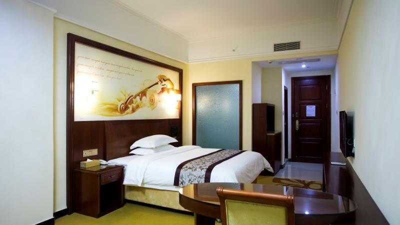 Longhui Business Hotel Huizhou  Extérieur photo