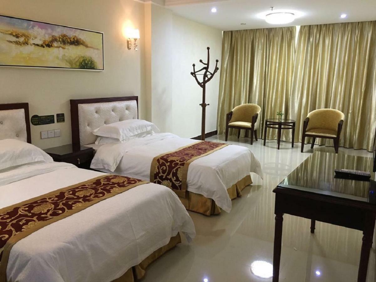 Longhui Business Hotel Huizhou  Extérieur photo